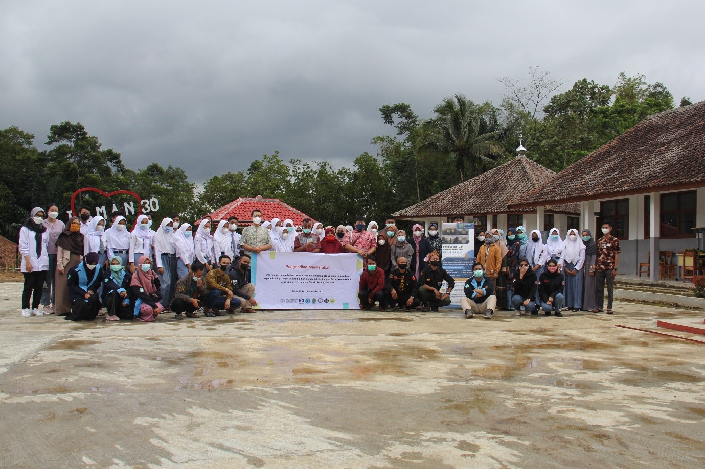Tim Kimia ITB Berikan Penyuluhan Lingkungan dan Pemulihan Ekonomi untuk Masyarakat Kecamatan Cihurip