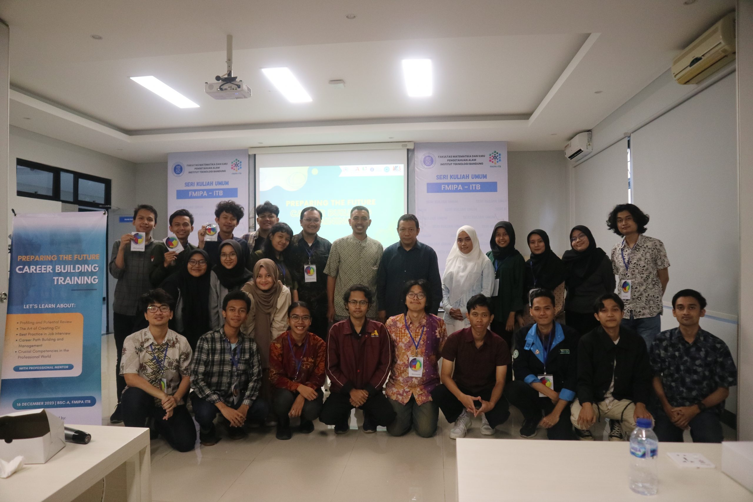 FMIPA ITB dan Prodi Kimia FMIPA ITB bekerja sama dengan IAKI (Ikatan Alumni Kimia) ITB dan HMK AMISCA ITB menyelenggarakan kegiatan “Pelatihan Mengenal Potensi Diri dalam Menghadapi Dunia Kerja”