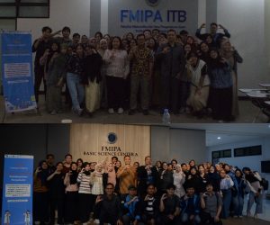 Prodi Kimia ITB bekerja sama dengan IAKI (Ikatan Alumni Kimia) ITB dan HMK ‘AMISCA’ ITB membuat kegiatan pelatihan wawasan kompetensi laboratorium untuk mahasiswa tingkat akhir dan wisudawan Oktober 2024