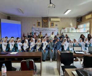 Tim Pengabdian kepada Masyarakat Program Studi Kimia FMIPA ITB dan Departemen Kimia FMIPA UNP Memberikan Pelatihan Pembuatan Proposal Penelitian, Diskusi Hilirisasi Konsep Pembelajaran Ilmu Kimia berbasis Komputasi dan Pemahaman Safety Laboratorium untuk Siswa dan Guru MGMP Kimia Kabupaten Pesisir Selatan, Sumatera Barat