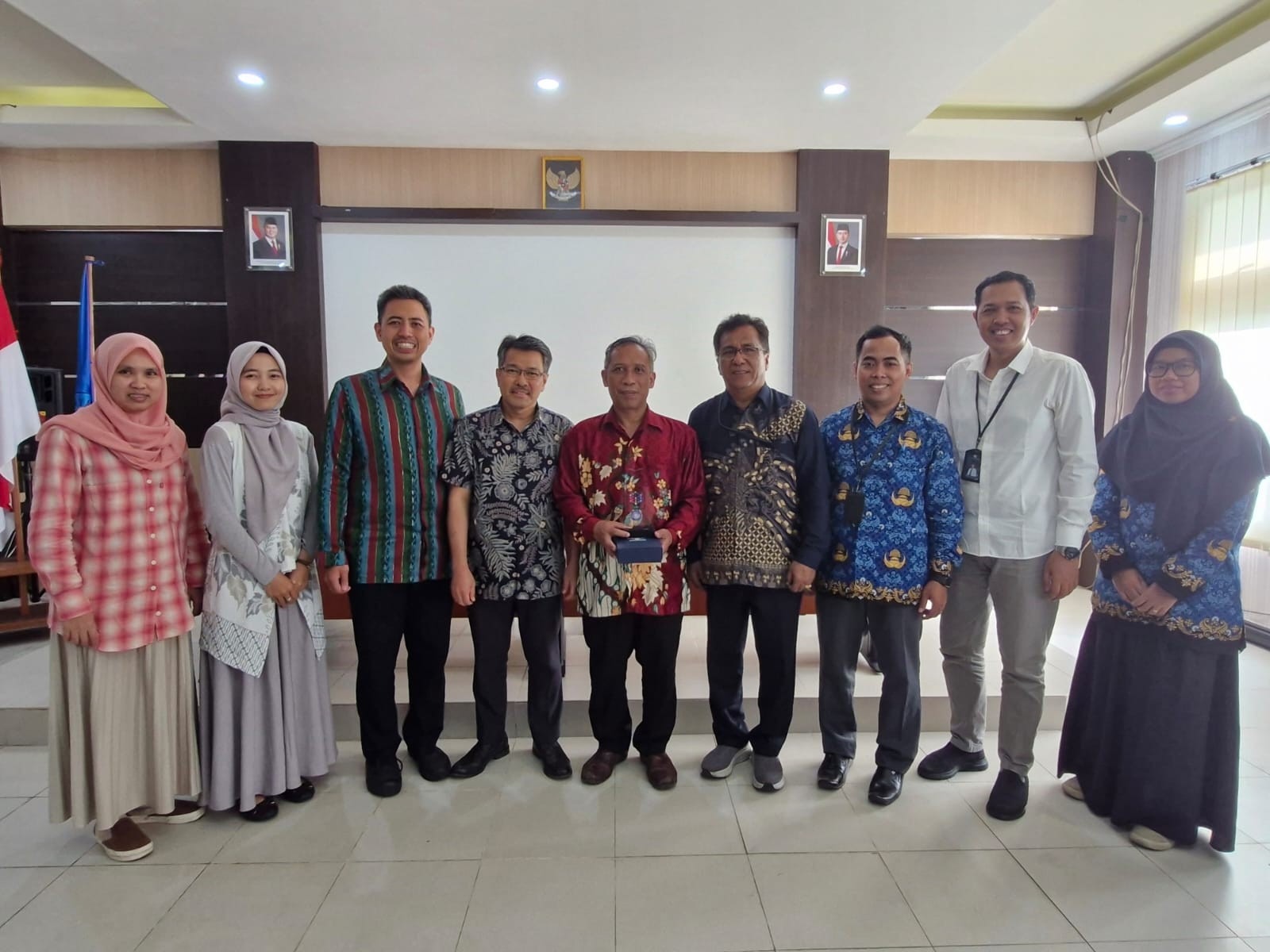 Tim dosen Kelompok Keilmuan Kimia Analitik Prodi Kimia FMIPA ITB memberikan  sharing kuliah keilmuan kimia analitk dan promosi program magister di Jurusan Kimia FMIPA Universitas Tanjungpura