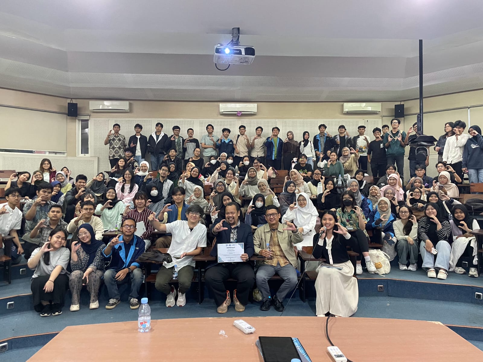 Kuliah KI4211 Kimia dan Masyarakat: “Mengelola Laboratorium ESDM Provinsi Jawa Barat sebagai Decision Support  System Kebijakan”