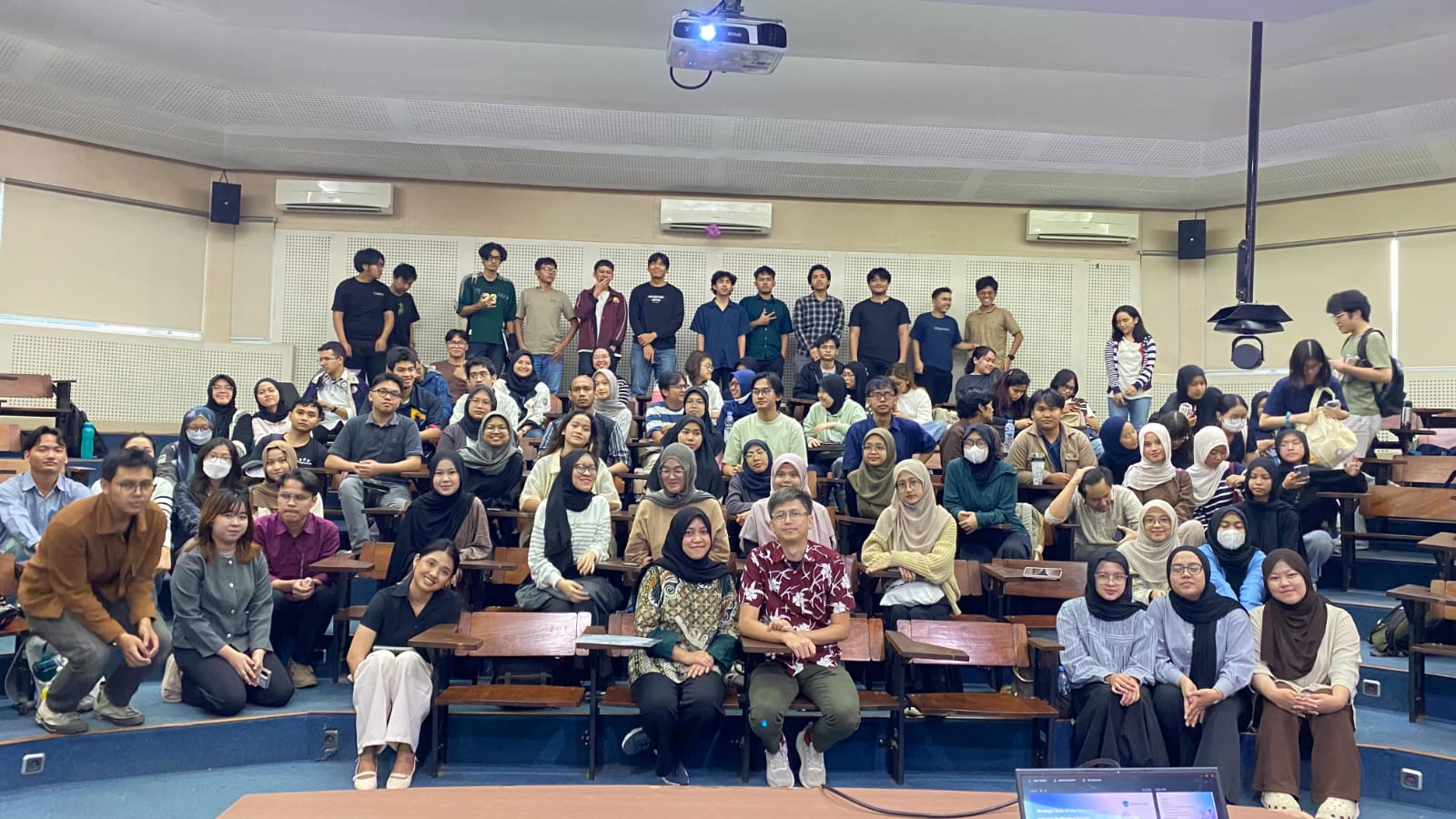 Kuliah KI4211 Kimia dan Masyarakat: “Strategic Role of the Petrochemical Industry in Modern Society”